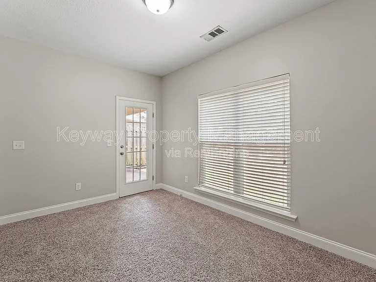 366 Bowen Fls — Photo 11