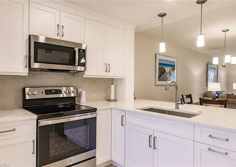 3032 Sandpiper Bay Cir #G102