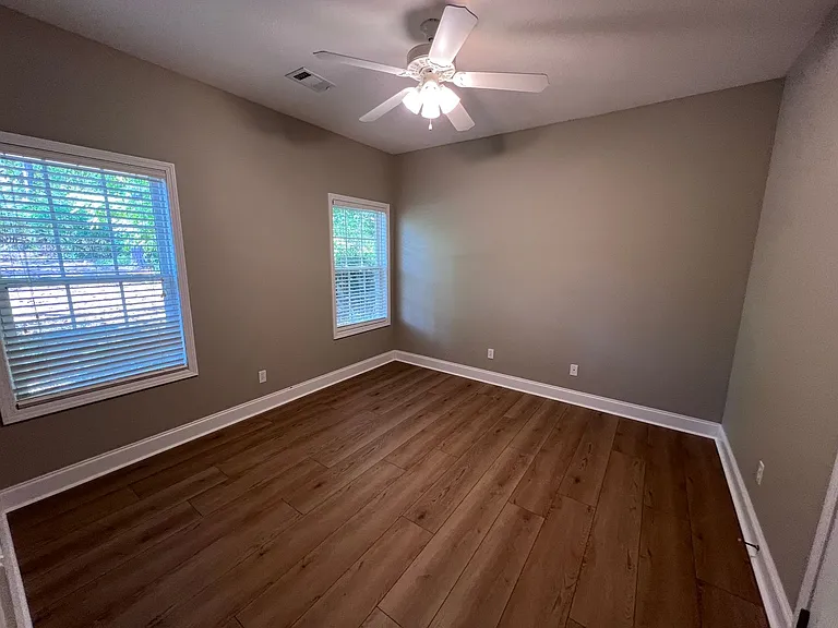 1618 Professional Pkwy — Photo 19