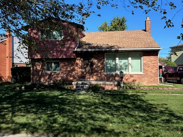 32510 Maplewood St, Garden City, MI 48135