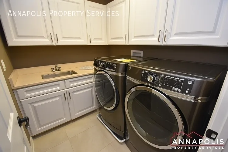 402 Saint Martins Choice Ln — Photo 32