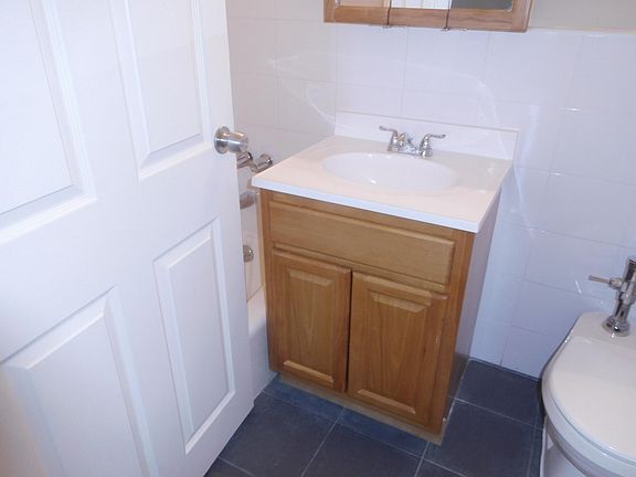 4th image of 16-70 Bell Blvd #521
