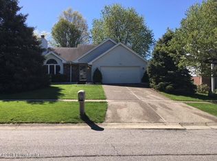 8816 Raintree Dr, Louisville, KY 40220