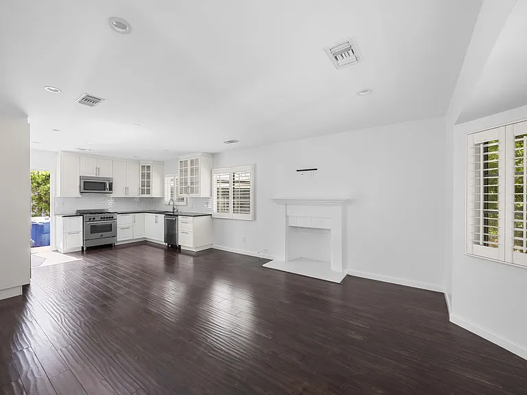 2649 Lake Ave — Photo 1
