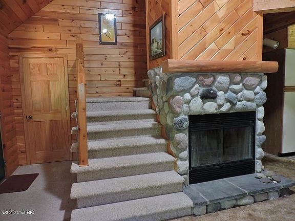 5th image of 7170 N Hickory Dr