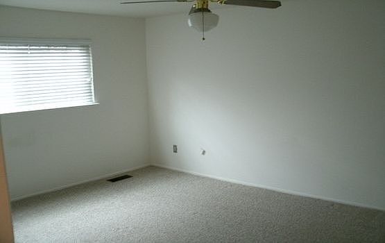 5th image of 633 E Fox Hills Dr