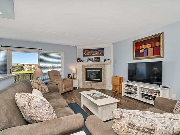 5th image of 15700 S Deerfield Ct #1S