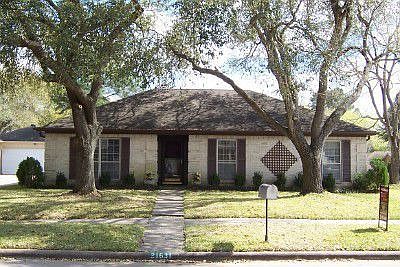 Charming 4/2/2, 1 story on corner lot