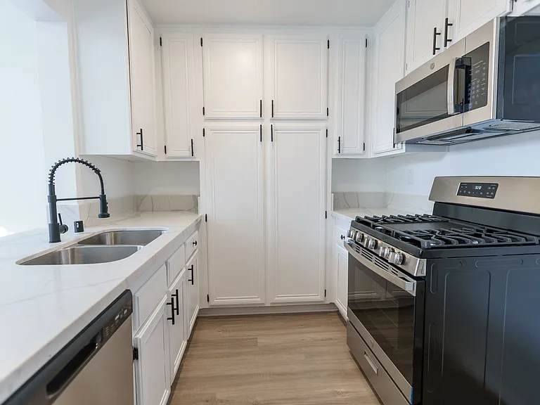 315 Virgil — Photo 12