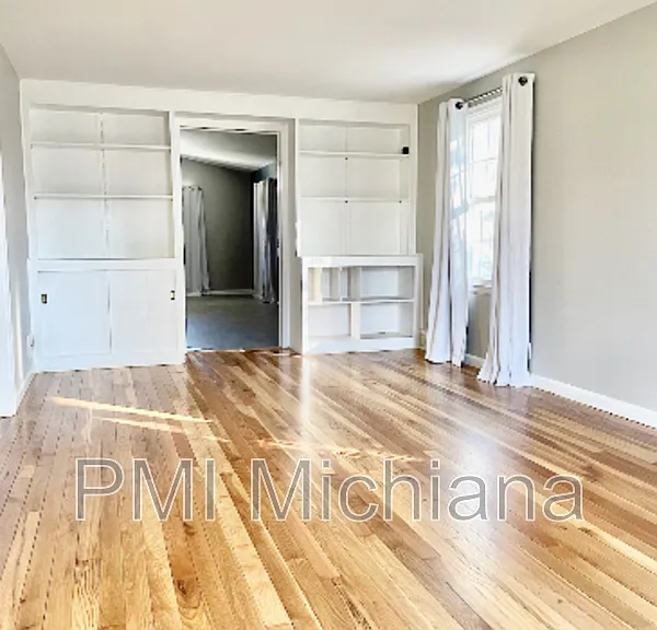1311 E Monroe St — Photo 12