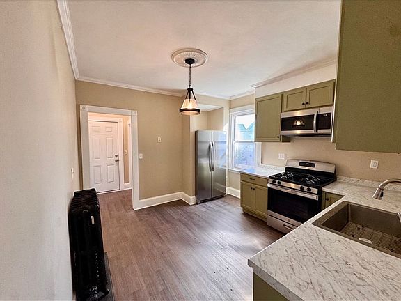 4th image of 77 Dartmouth St #2