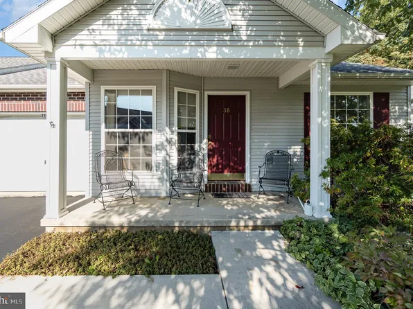 38 Tunbridge Ln, Carlisle, PA 17015