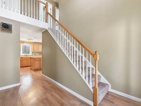 2nd image of 4918 Oak Creek Ct