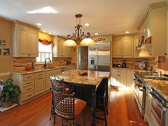 2nd image of 3605 Otter Creek Cv