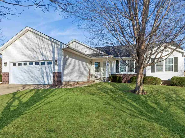 1260 Sunrise Dr, Ely, IA 52227