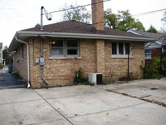 3rd image of 8328 N Oketo Ave