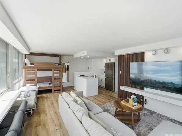 2427 Kuhio Ave #3102, Honolulu, HI 96815