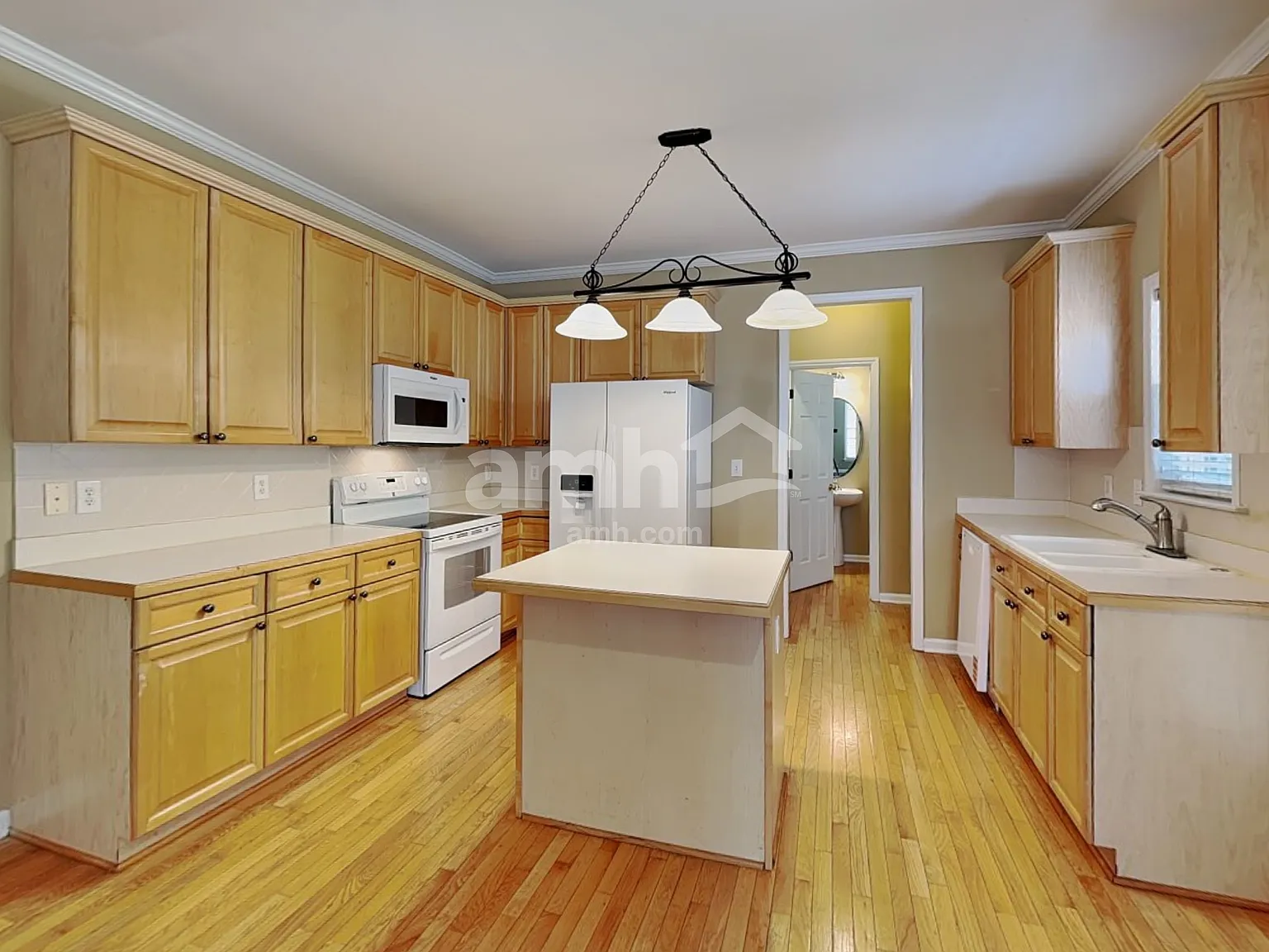4 bed, 2.5 bath, 2474 sqft, $2,240 — Photo 3