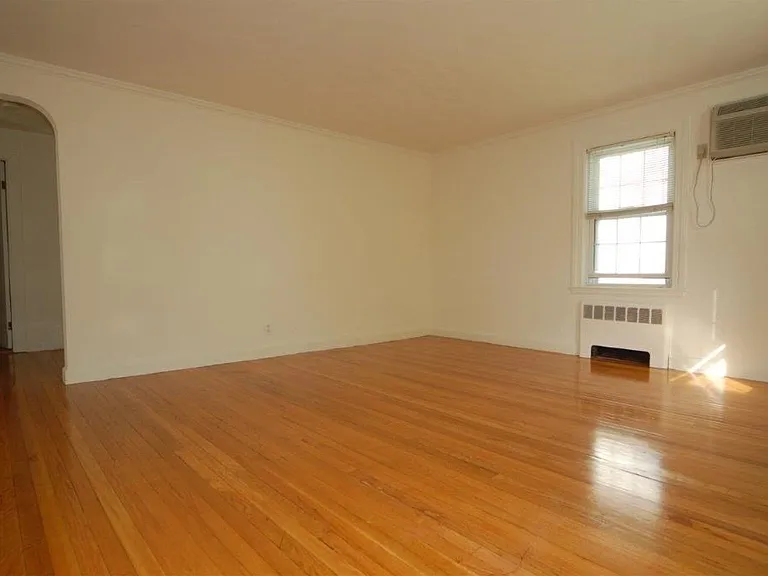 122 Warren St #1 — Photo 6