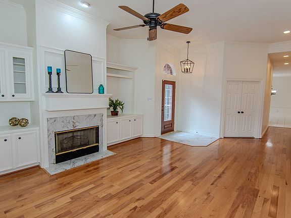 2nd image of 14323 Reissen Ln