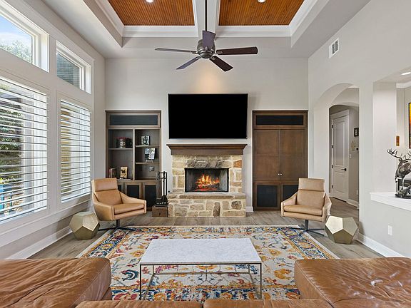 4th image of 279 Rugged Earth Dr