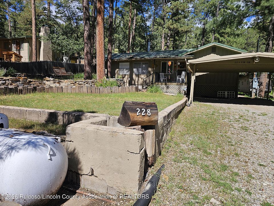 1st image of 228 Fir Dr