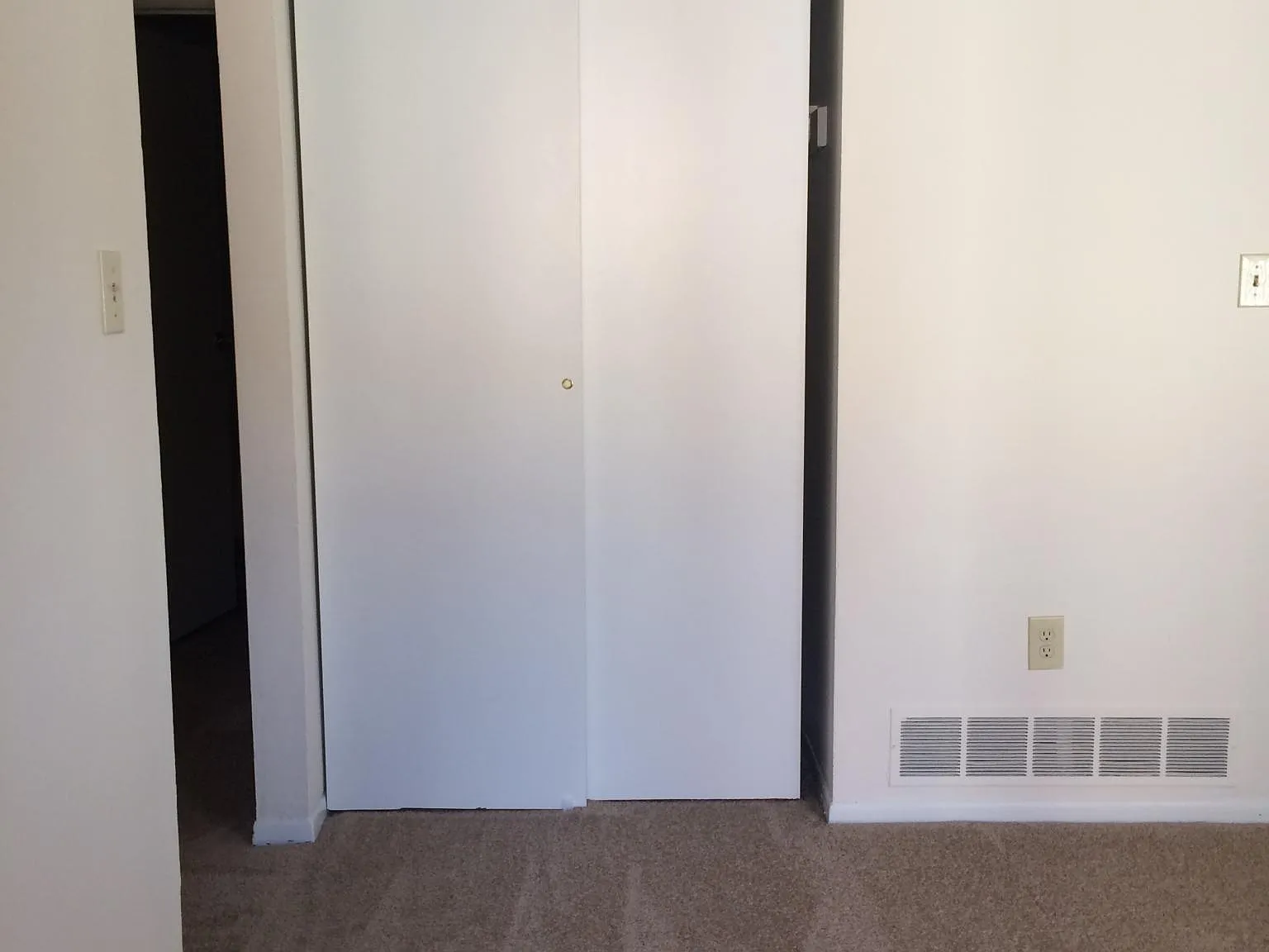 3 bed, 952 sqft, $1,133 — Photo 3