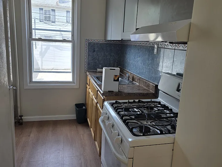 10416 124th St #2 — Photo 3