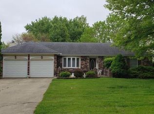 2004 Golfview Cir, Centerville, IA 52544