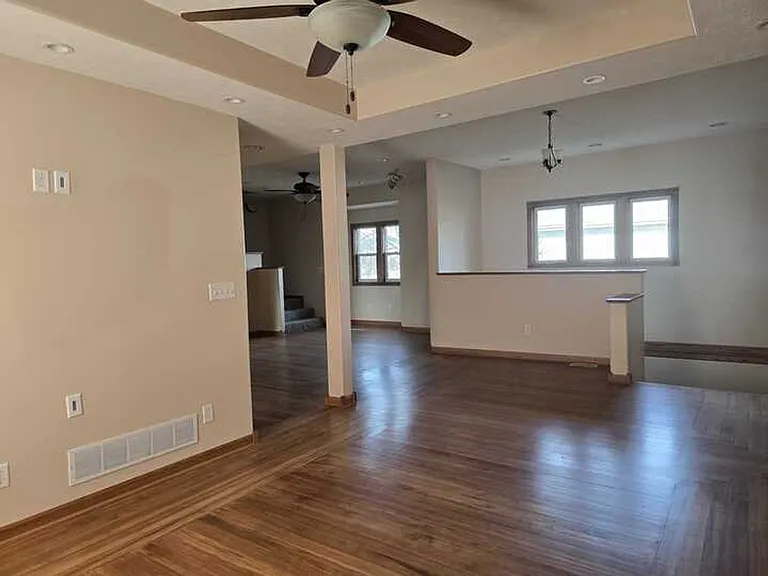 312 W 9th St — Photo 14