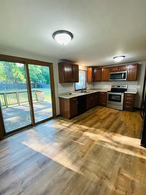 4 bed, 1480 sqft, $2,495 — Photo 2