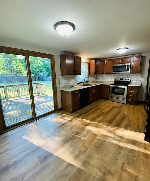 2710 Regina St — Photo 2