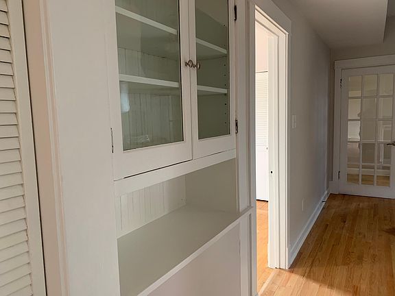 4th image of 4218 N Whipple St #2W