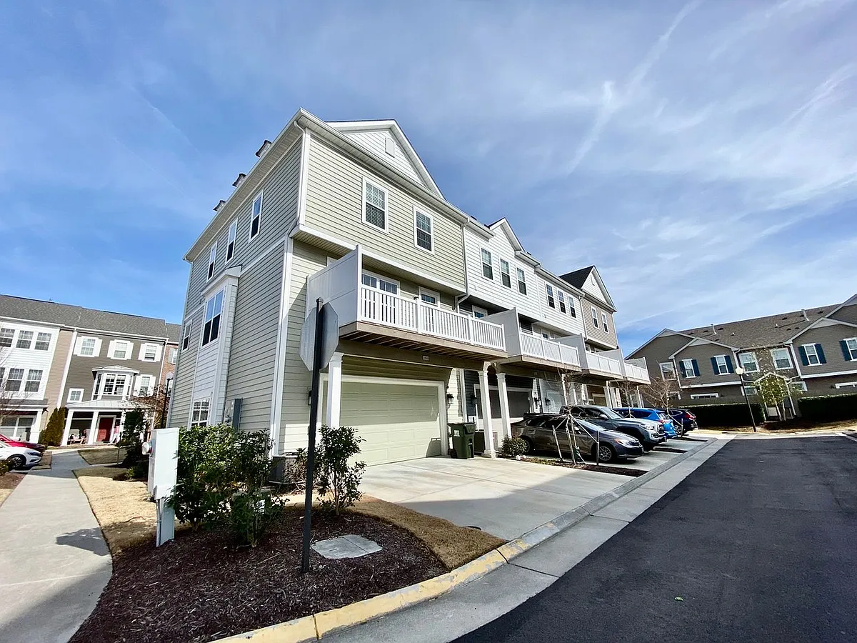 Building Photo - 1848 Perla Dr
