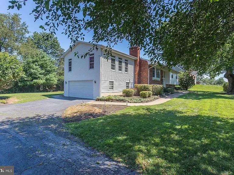 805 Golden Arrow St — Photo 24