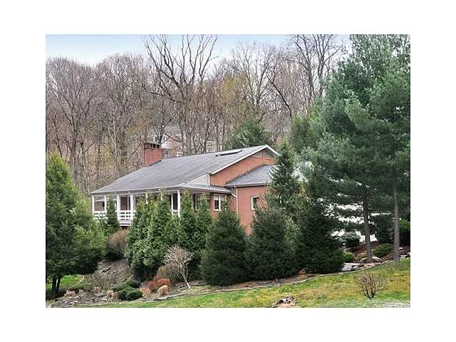 440 Woodland Rd photo 1