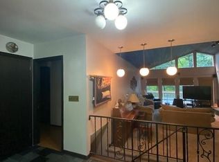 516 Rock Rimmon Rd, Stamford, CT 06903