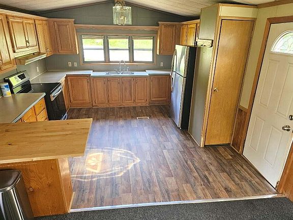 5th image of 704 Gardiner Road