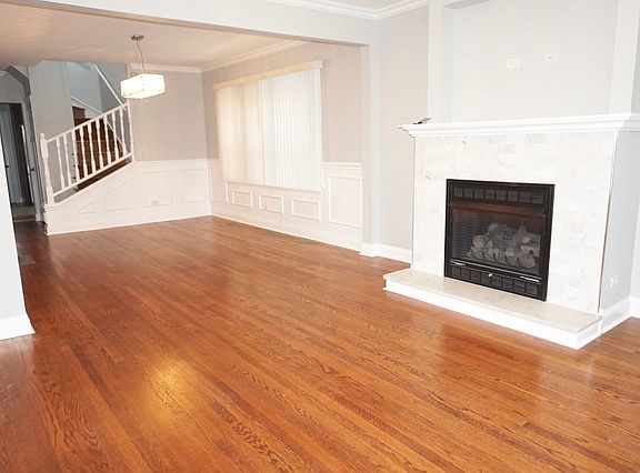 2nd image of 1833 N Mulligan Ave