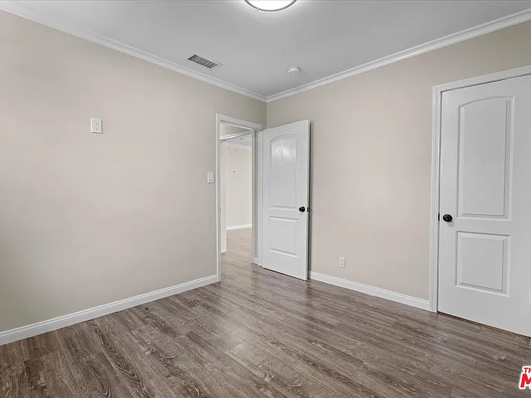 18725 Martha St — Photo 18