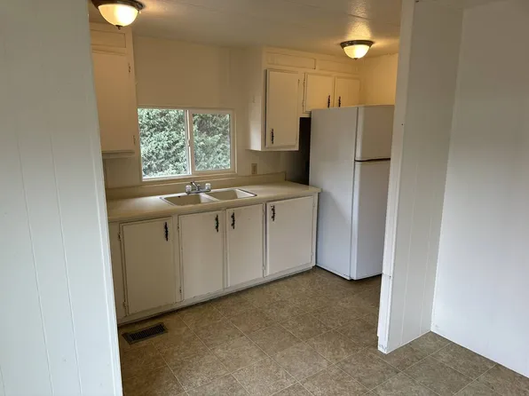 8504 E Evans Creek Rd, Rogue River, OR 97537
