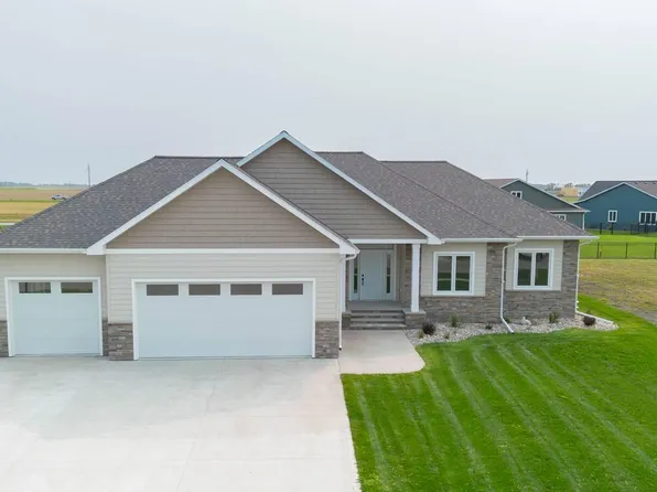 5975 Sylvia Cir, Grand Forks, ND 58201