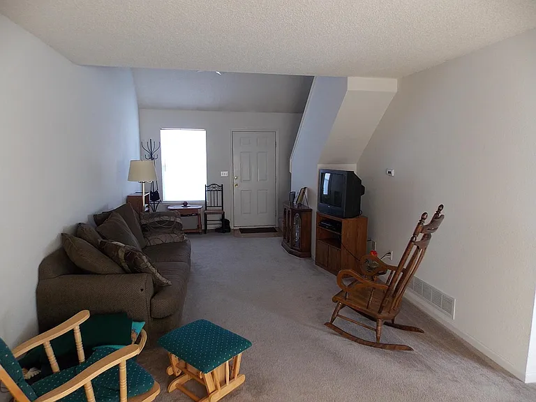 464 Spring Ave — Photo 14