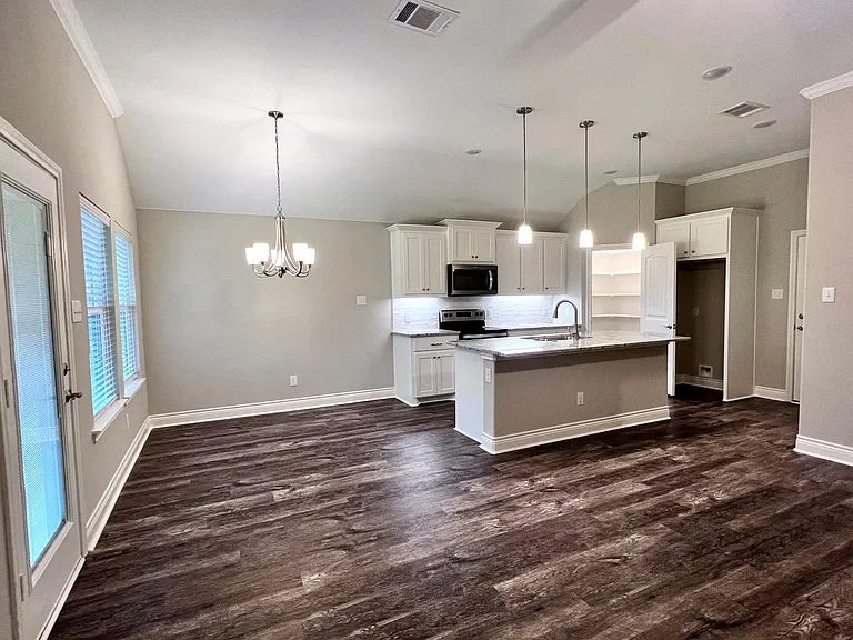 802 Tippit Ln — Photo 5