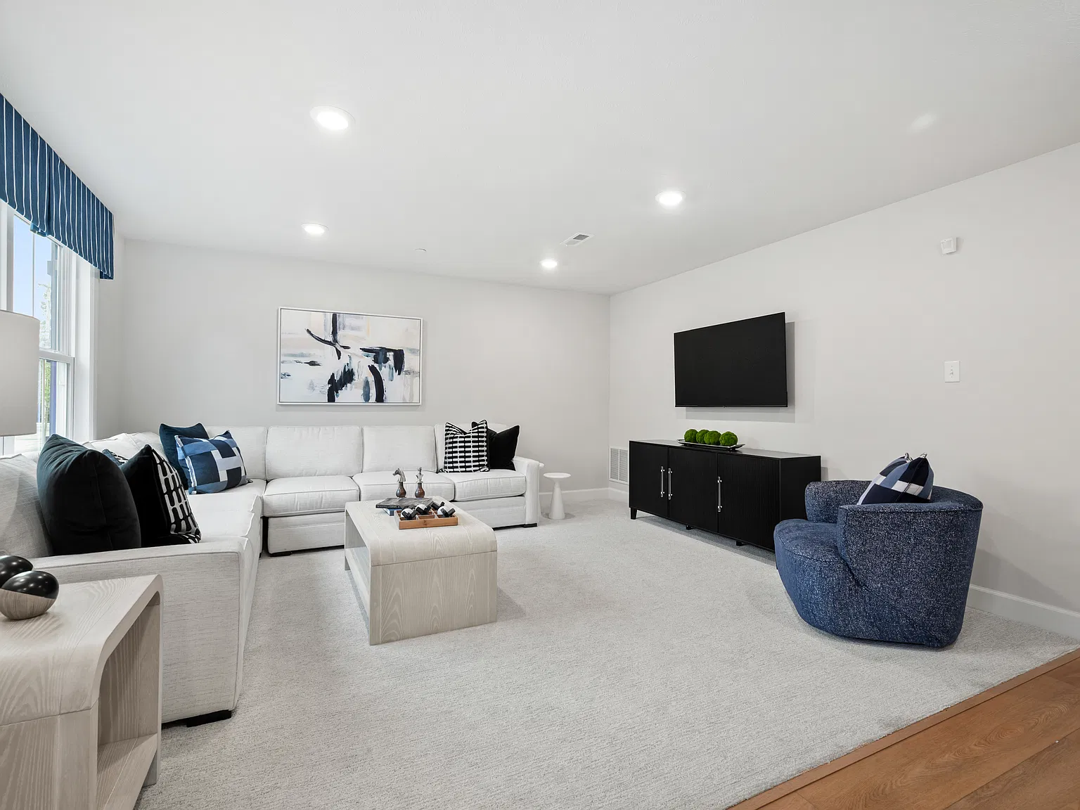 3 bed, 3.5 bath, 2153 sqft, $3,400 — Photo 4