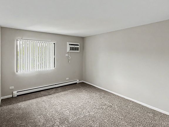 4th image of 1110 Chalet Dr APT 304