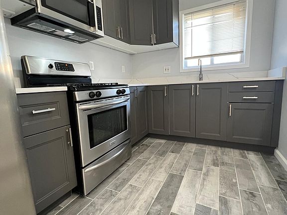 2nd image of 356 3rd Ave W Floor 1