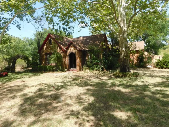 427 Pecan St, Graham, TX 76450