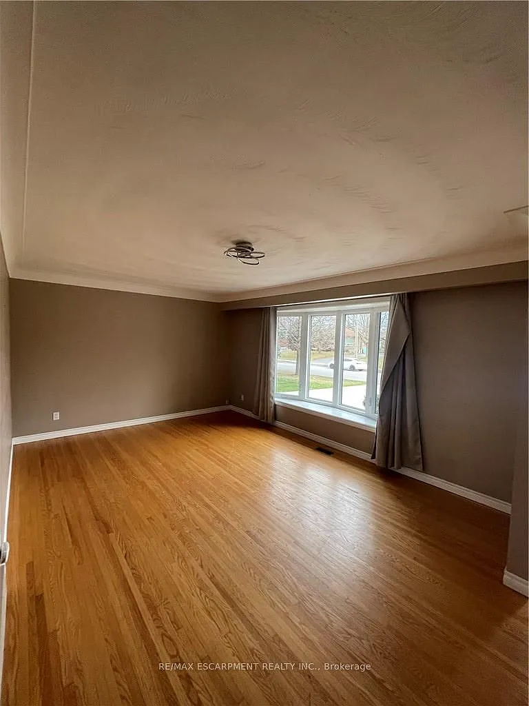4 bed, $2,950 — Photo 3