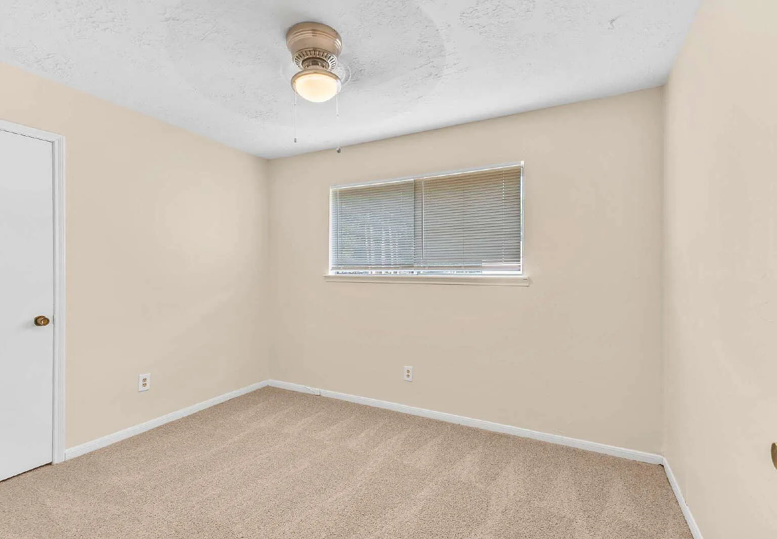 4 bed, 2.0 bath, 1748 sqft, $1,900 — Photo 4
